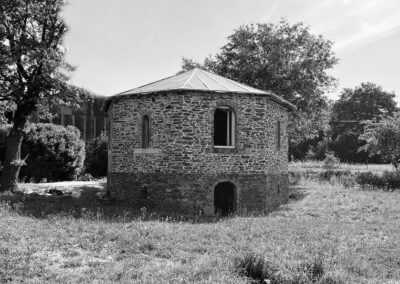 Réhabilitation et surélévation d'un pavillon de chasse à Sautron